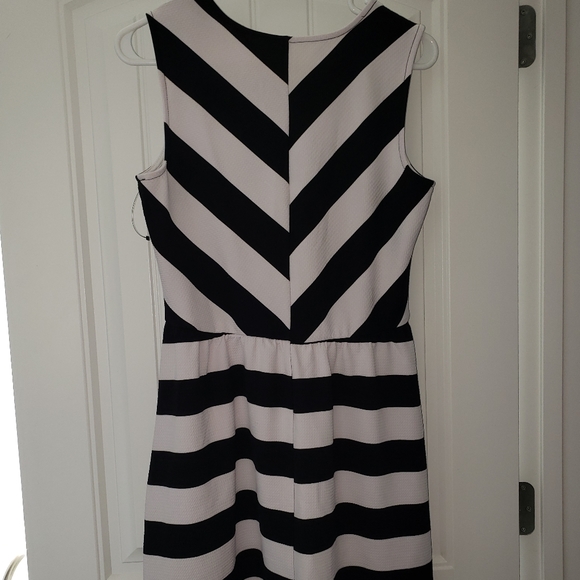 Poema size juniors 14 Black and white striped Dress - Picture 2 of 11